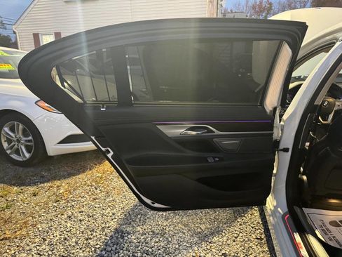 Used 2017 BMW 750i xDrive image 32
