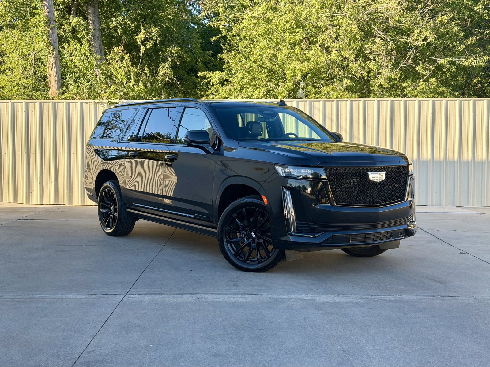 Used 2023 Cadillac Escalade ESV Sport w/ LPO, ONYX Package AWD/4WD image 1