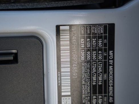 Used 2024 Mercedes-Benz Sprinter 2500 image 36