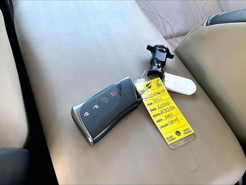 Used 2020 Lexus ES 300h w/ Accessory Package image 15