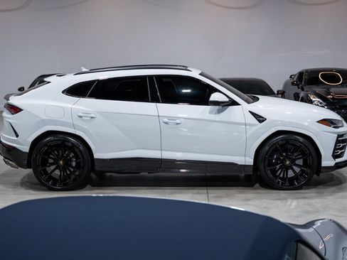 Used 2022 Lamborghini Urus AWD/4WD image 7