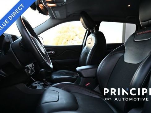 Used 2020 Jeep Cherokee Trailhawk image 25