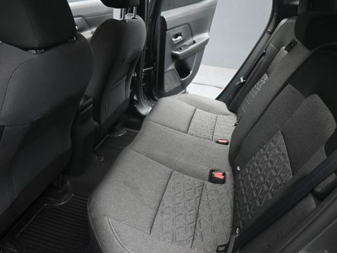 Used 2025 Nissan Kicks SV image 15