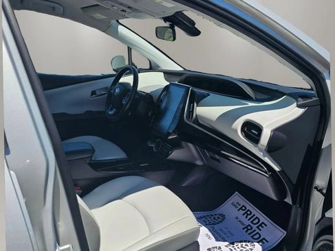 Used 2021 Toyota Prius Prime XLE w/ Carpet Mat Package (TMS) FWD image 8