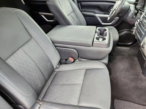 Used 2017 Nissan Titan SV image 14