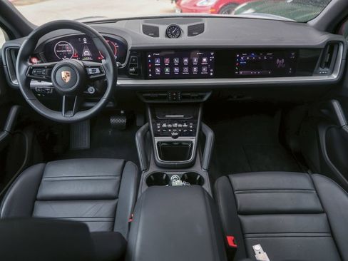Certified 2025 Porsche Cayenne E-Hybrid AWD/4WD image 32