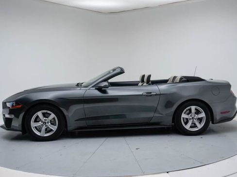 Used 2020 Ford Mustang Convertible RWD image 2