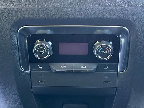 New 2025 Chevrolet Suburban Premier image 21