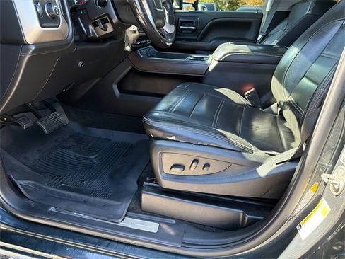 Used 2018 GMC Sierra 3500 Denali w/ Duramax Plus Package image 9