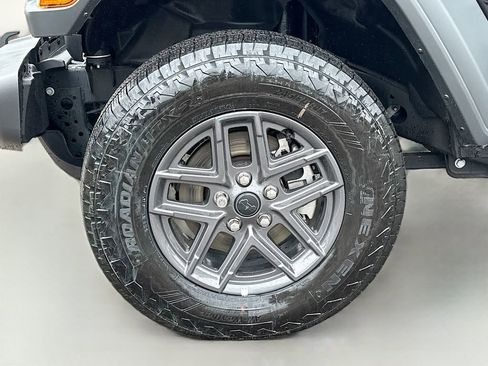 Used 2024 Jeep Gladiator Sport image 40