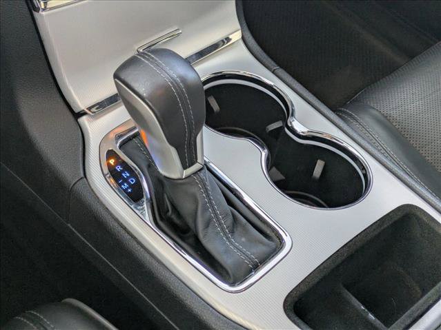 Used 2019 Jeep Grand Cherokee Overland w/ Interior Metal Package RWD image 12