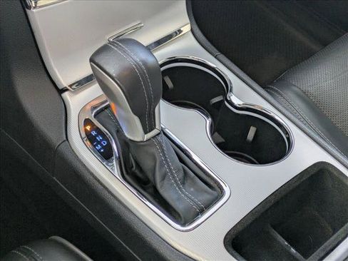 Used 2019 Jeep Grand Cherokee Overland w/ Interior Metal Package RWD image 12