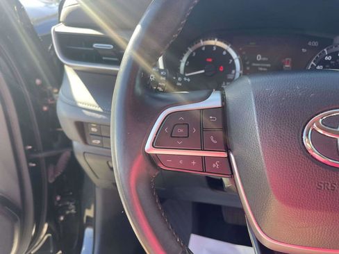 Used 2023 Toyota Highlander XLE image 22