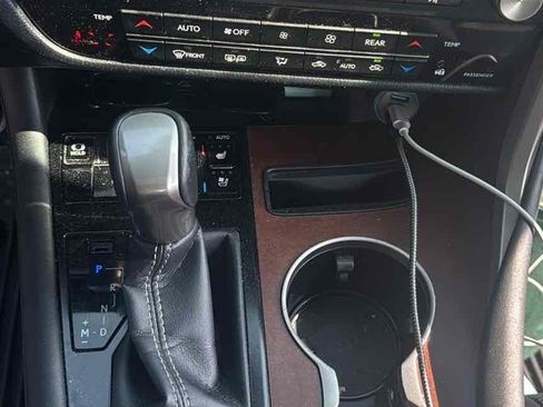 Used 2021 Lexus RX 350L Premium w/ Premium Package image 6