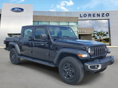 Used 2024 Jeep Gladiator Sport image 3
