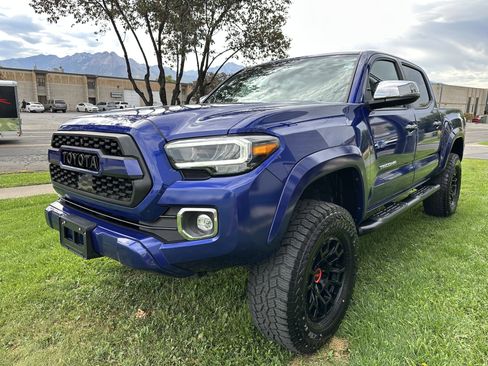 Used 2022 Toyota Tacoma Limited image 13