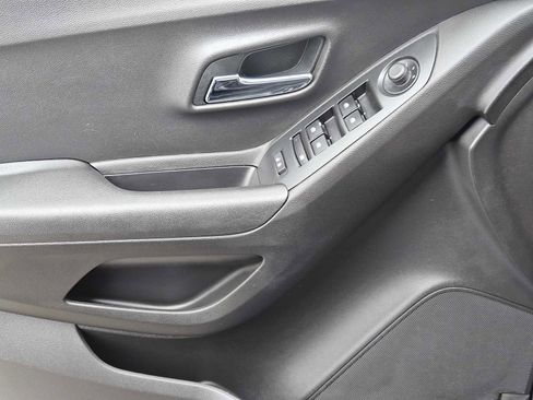 Used 2017 Chevrolet Trax LT w/ Driver Confidence Package image 21