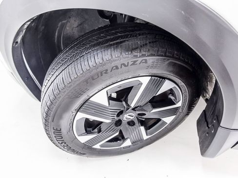 Used 2025 Nissan Kicks SV AWD/4WD image 11