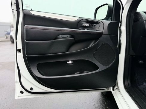 Used 2018 Dodge Grand Caravan GT image 11