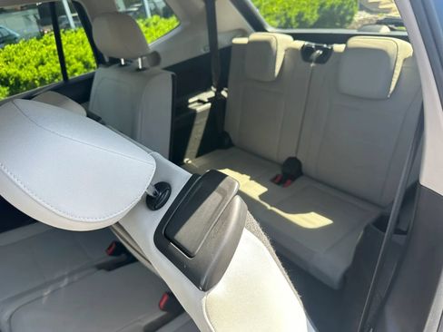 Used 2020 Volkswagen Tiguan SE FWD image 19