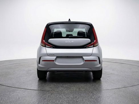 Used 2025 Kia Soul LX w/ LX Technology Package FWD image 7
