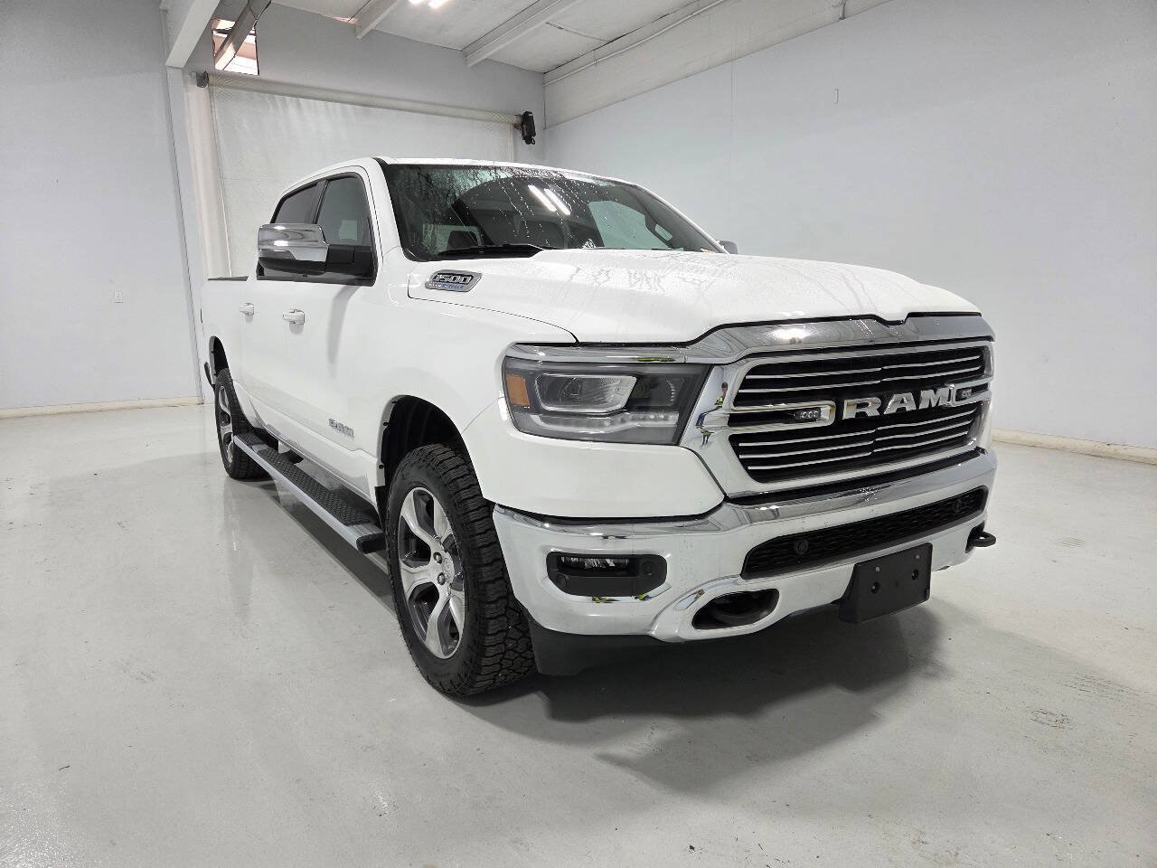 Used 2023 RAM 1500 Laramie AWD/4WD image 3