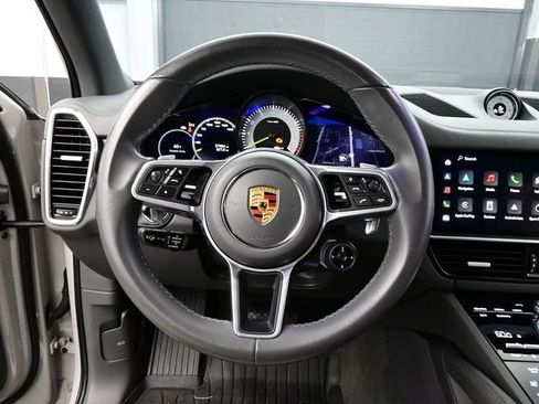 Certified 2022 Porsche Cayenne Platinum Edition image 8