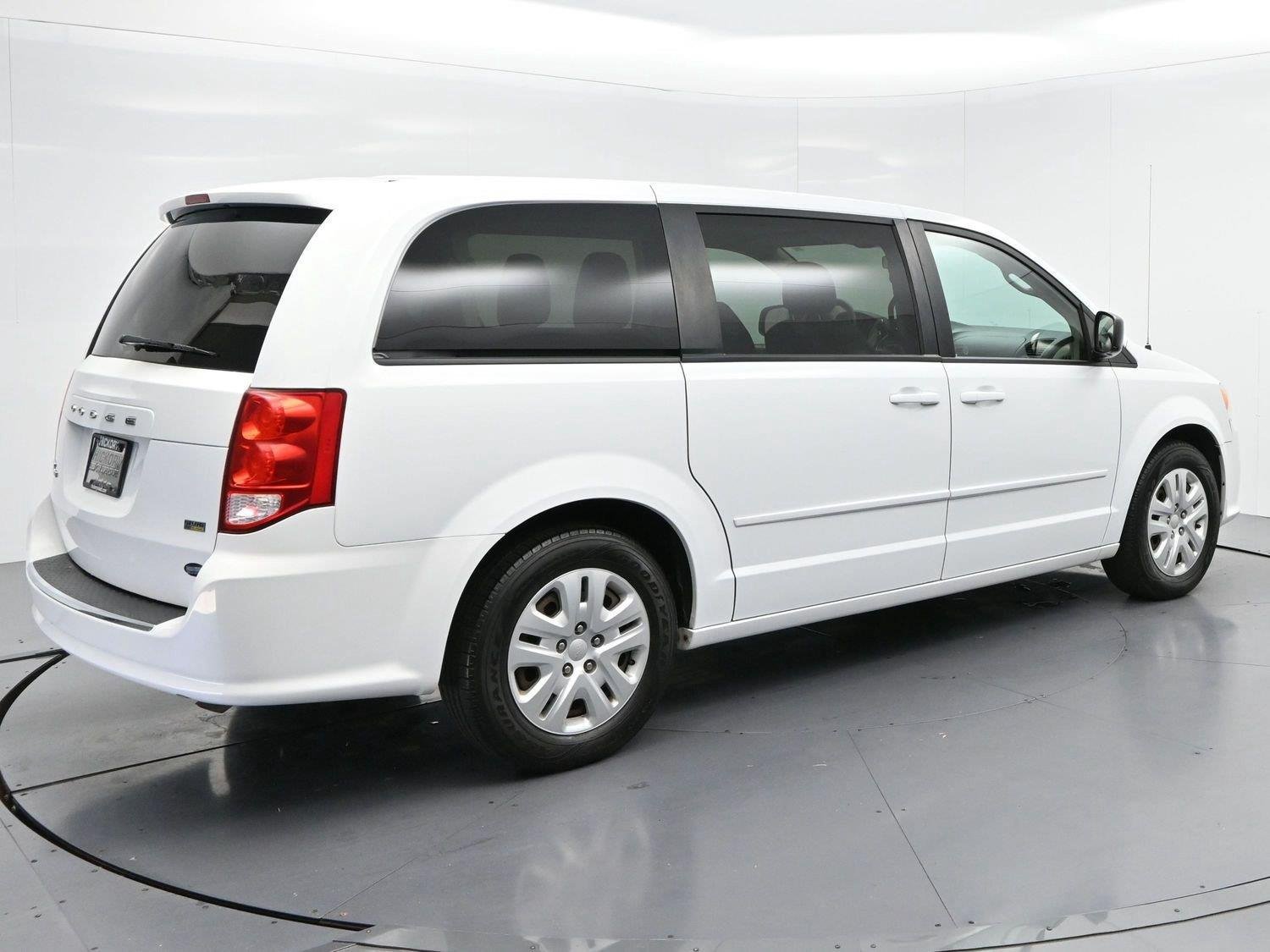 Used 2017 Dodge Grand Caravan SE FWD image 7