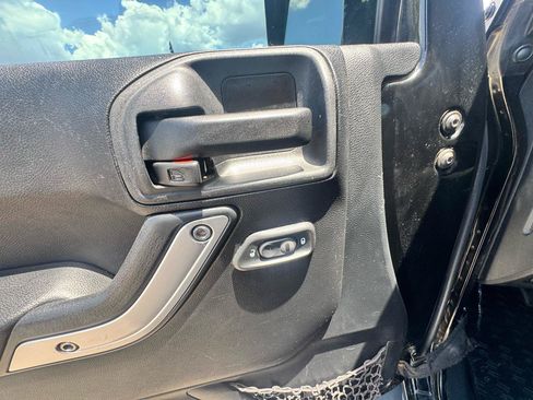 Used 2015 Jeep Wrangler Unlimited Sahara AWD/4WD image 18