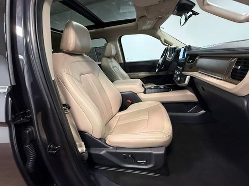 Used 2024 Ford Expedition Limited AWD/4WD image 13