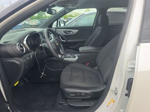 Used 2022 Chevrolet Blazer LT FWD image 3