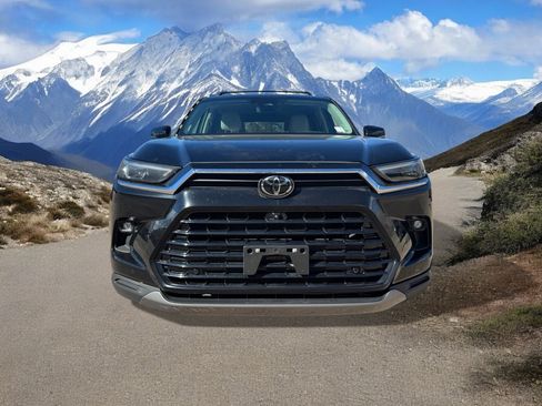 Used 2024 Toyota Grand Highlander AWD image 8