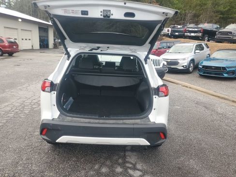 Used 2023 Toyota Corolla Cross XLE w/ Convenience Package image 7