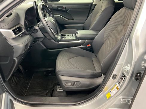 Used 2022 Toyota Highlander LE image 18