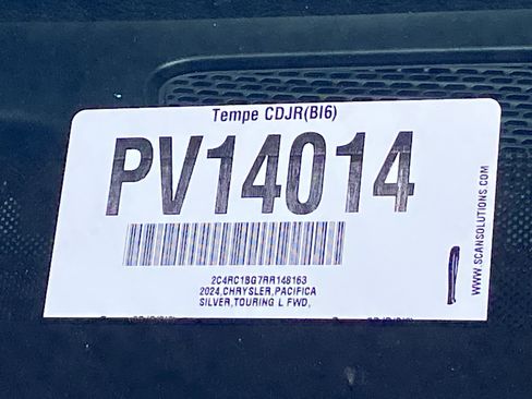 Certified 2024 Chrysler Pacifica Touring-L FWD image 31