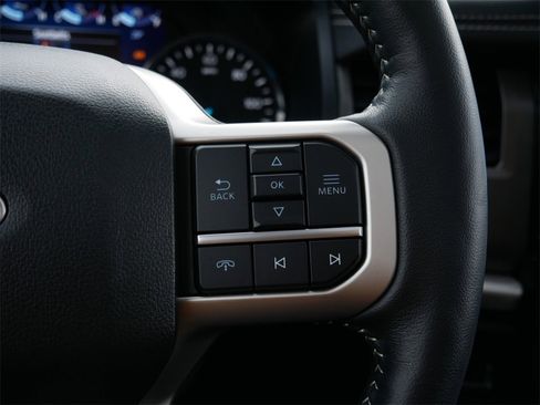 Certified 2024 Ford Expedition XLT image 19