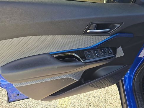 Used 2019 Toyota C-HR XLE FWD image 15