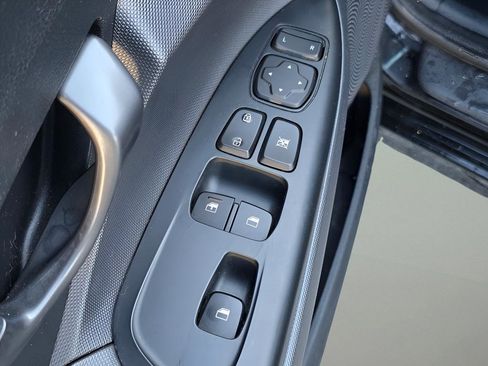 Used 2019 Hyundai Veloster 2.0 image 17