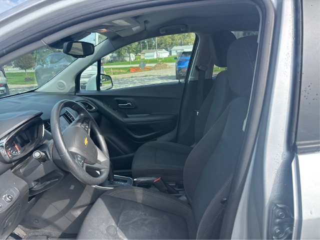 Used 2020 Chevrolet Trax LS w/ Tint and Cruise Package FWD image 9