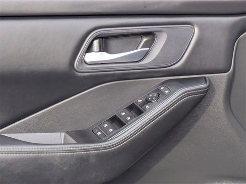 Used 2024 Nissan Rogue SV image 13