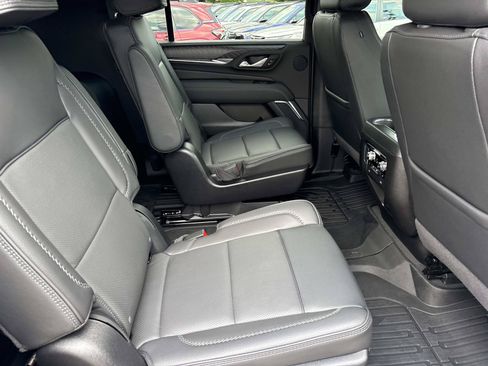 Used 2024 GMC Yukon XL Denali AWD/4WD image 33