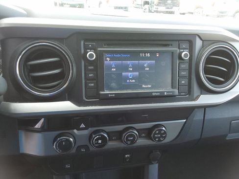 Used 2017 Toyota Tacoma SR5 w/ Tow Package image 16