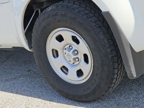 Used 2021 Nissan Frontier S w/ S Utility Package image 9