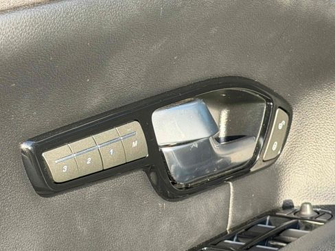Used 2019 Land Rover Range Rover Evoque SE Premium AWD/4WD image 22