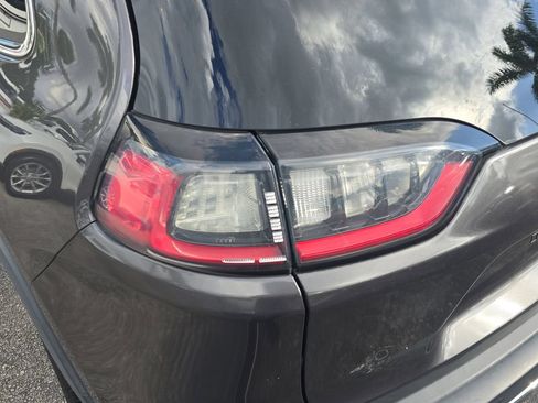 Used 2019 Jeep Cherokee Limited FWD image 5
