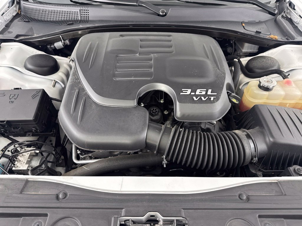 Used 2022 Chrysler 300 Touring w/ Sport Appearance Package RWD image 19