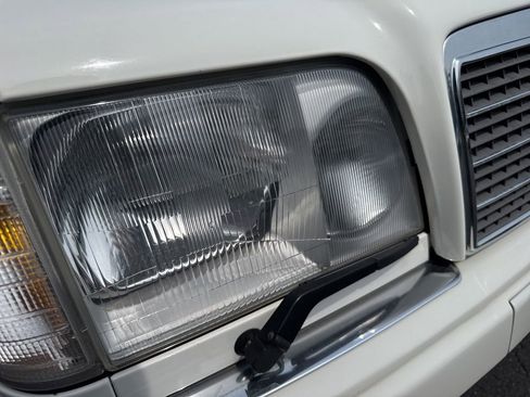 Used 1995 Mercedes-Benz E 320 Convertible image 54