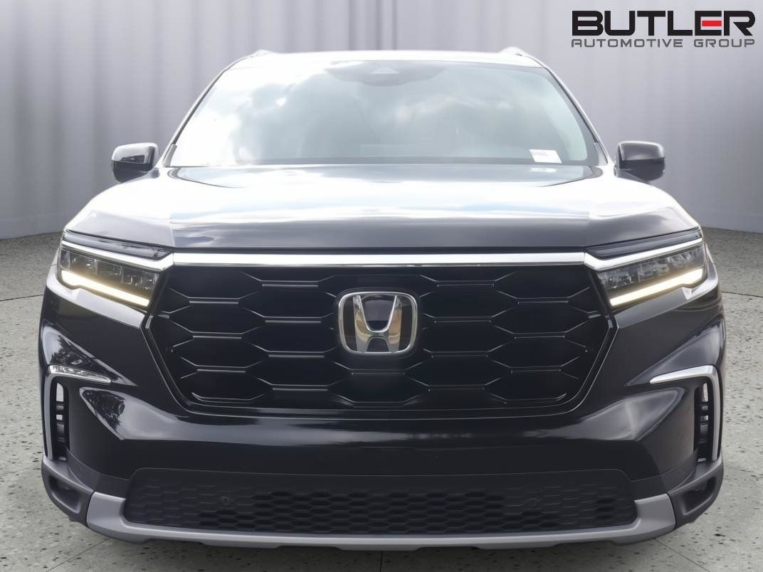 Used 2023 Honda Pilot Touring image 2