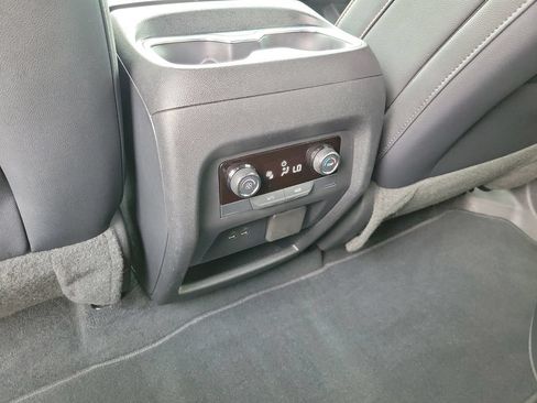 Used 2024 Chevrolet Traverse Z71 AWD/4WD image 14