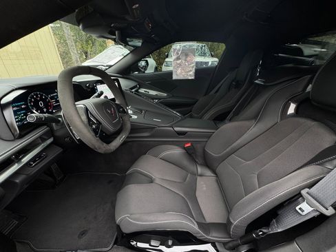 Used 2025 Chevrolet Corvette Z06 image 9